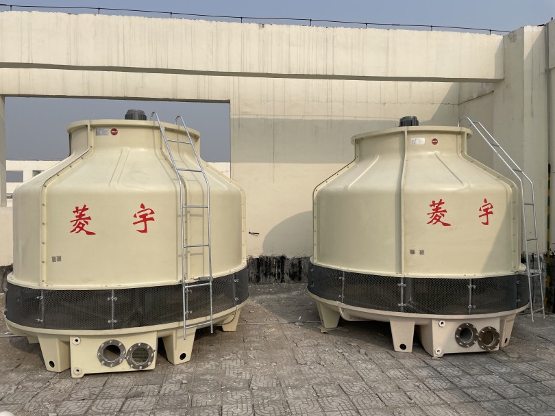 南陽兩臺菱宇150冷噸圓形玻璃鋼高溫型冷卻塔